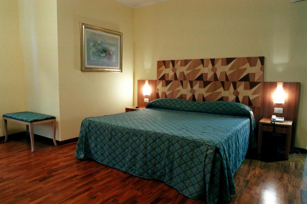 Hotel Della Citta Et De La Ville Forli Bilik gambar