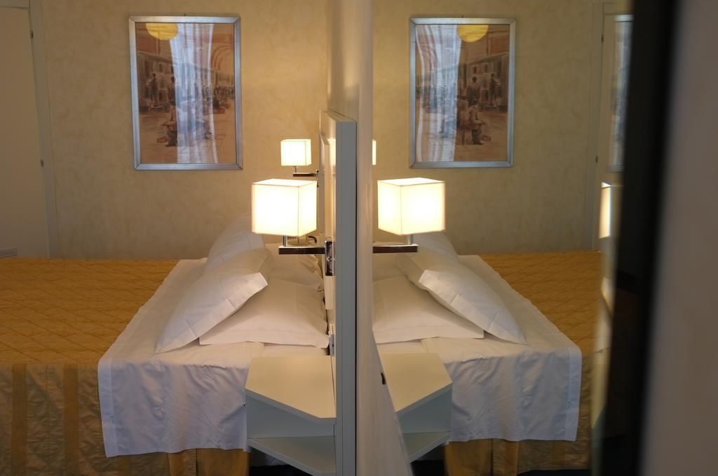 Hotel Della Citta Et De La Ville Forli Bilik gambar
